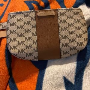 MICHAEL KORS FANNY PACK!!!